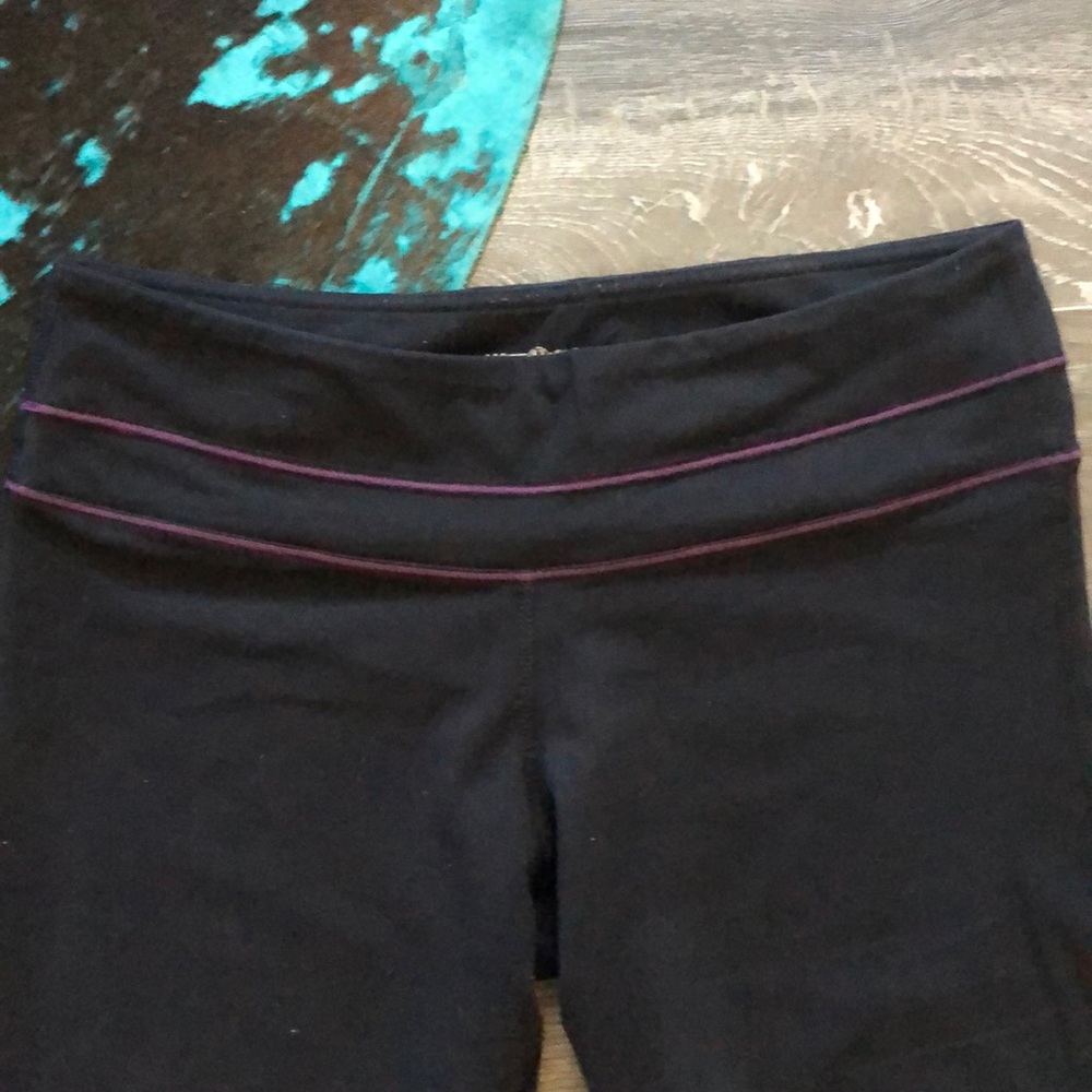 Sz 8 OLD SCHOOL LULULEMON yoga crops